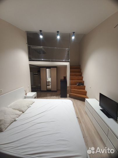 Спальный гарнитур бу белый