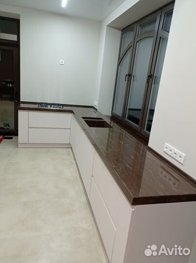 Столешница из акрилового камня