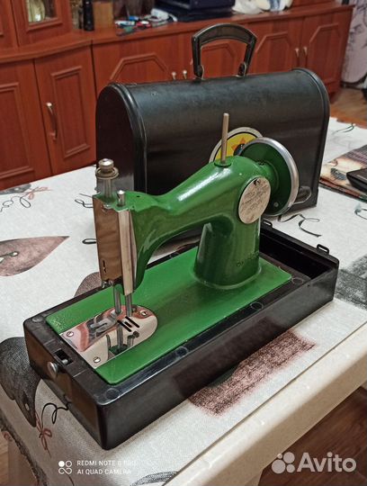 Детская швейная машинка СССР завод Автоприбор дшм1