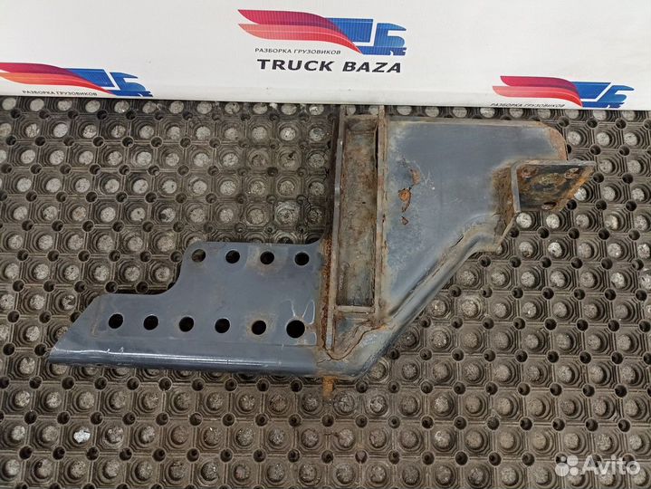 Кронштейн усилителя бампера левый Iveco Stralis