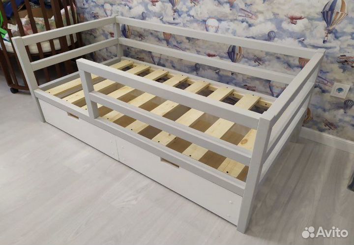 Кровать из массива