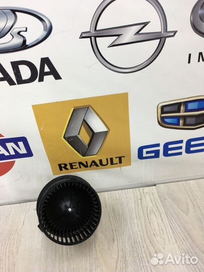 Вентилятор мотор печки отопителя Renault duster