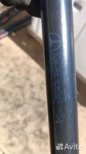 Амортизатор крышки багажника Mercedes ml164