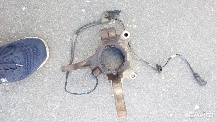 Поворотный кулак с датчиком аbs Мицубиши Аутлендер