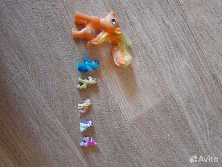 Фигурки лошадок