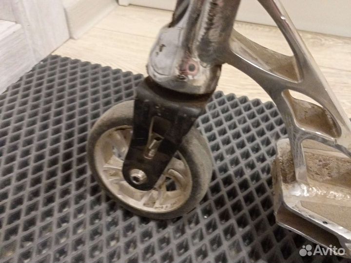 Трюковой самокат novatrack