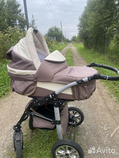 Отдам: коляска, манеж, стульчик для кормления