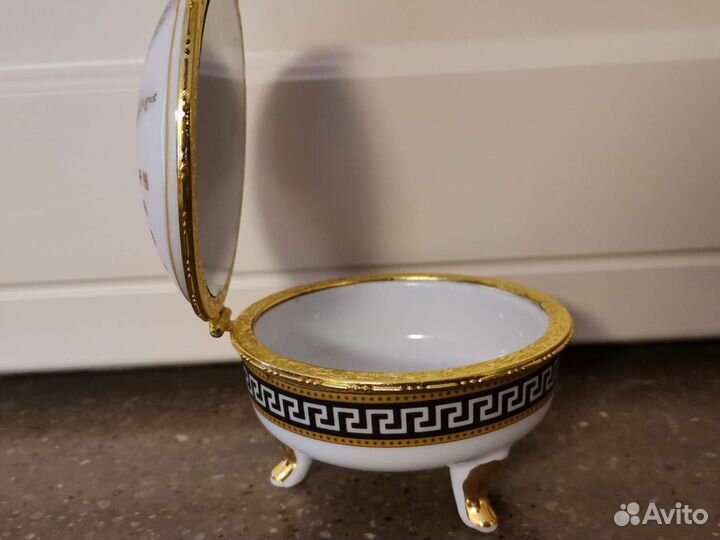 Шкатулка или пудренница винтажная