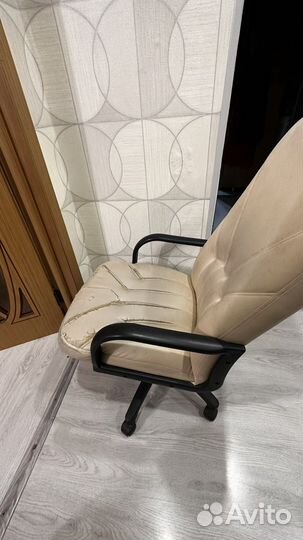 Кожанное кресло. Офисное компьютерное