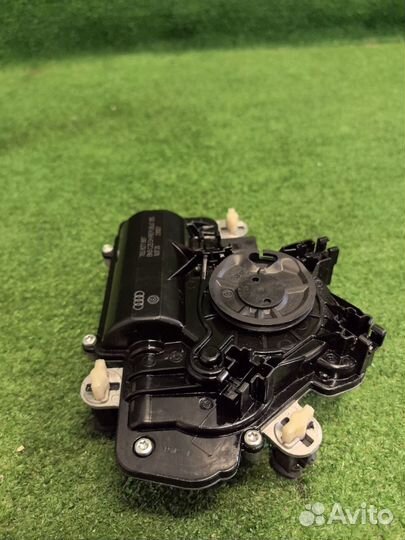 Замок багажника Volkswagen Touareg CR7 DEN 2020