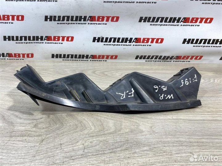 Кронштейн переднего бампера правый Volkswagen