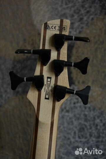 5 струнная бас гитара Ibanez SR305