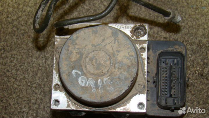 Блок ABS (насос) Toyota Corolla (E150)