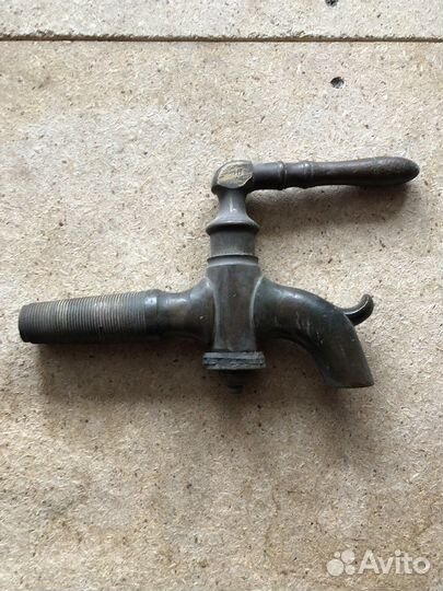 Старинный кран для воды