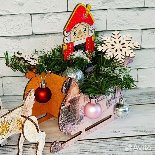 Сани в подарок от Дедушки Мороза