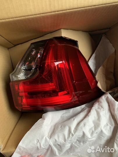 Фонарь правый задний Lexus LX 2016-2021 8155160C20