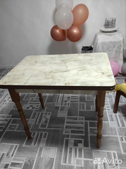 Кухонный стол