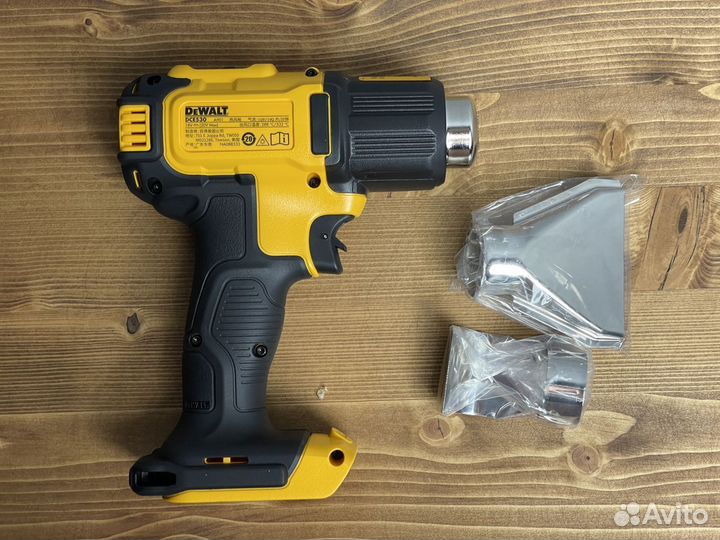 Аккумуляторный строительный фен Dewalt DCE530