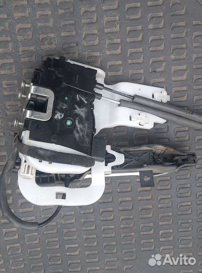 Hyundai ix35 Tucson замок двери