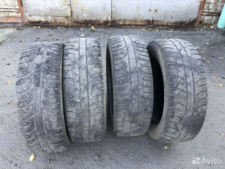 Bridgestone Ice Cruiser 7000 205/65 R15 94T