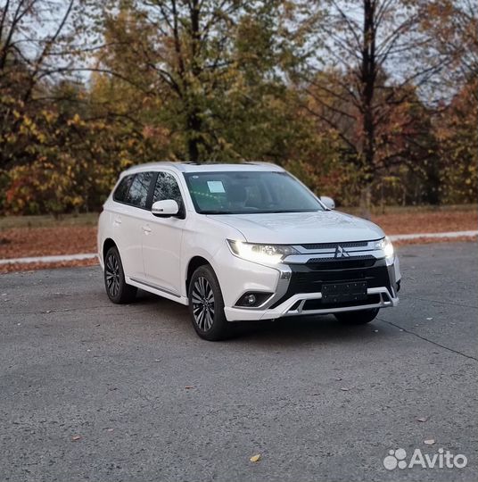 Mitsubishi Outlander 2.0 CVT, 2022, 20 км