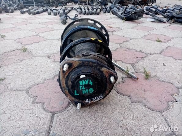 Toyota Rav 4 стойка амортизатора