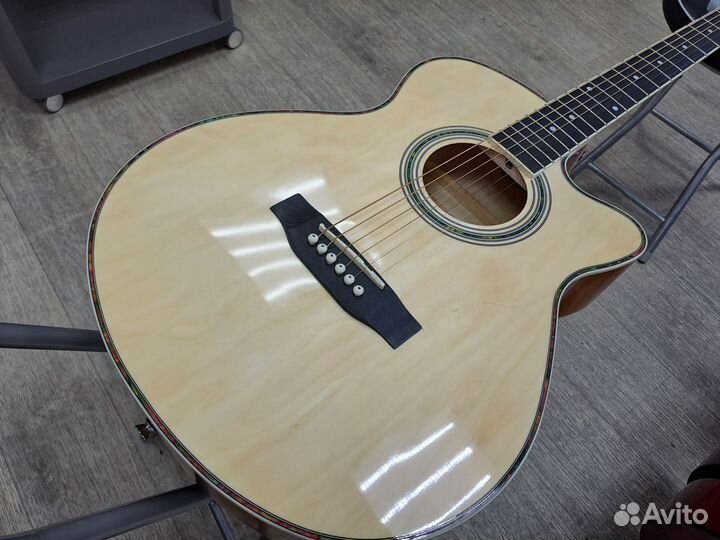 Гитара акустическая с металлическими струнами