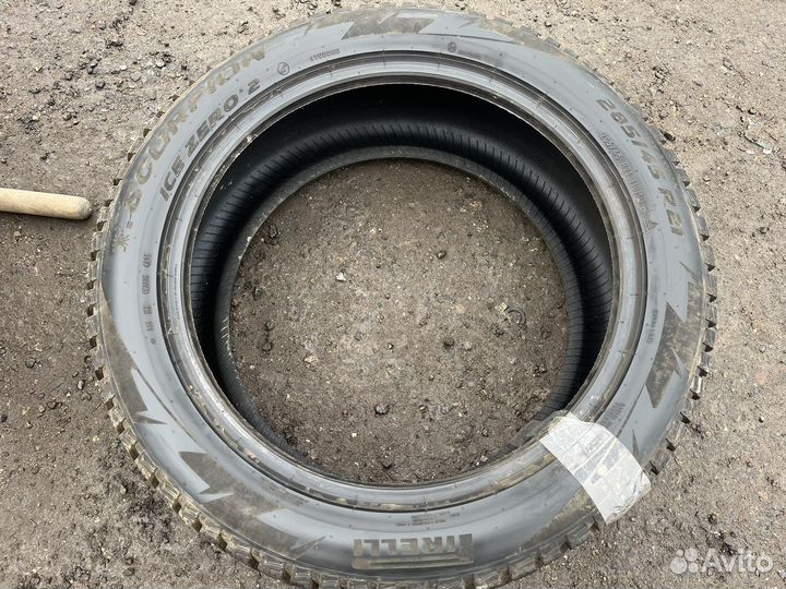 Pirelli Ice Zero 2 285/45 R21 113H