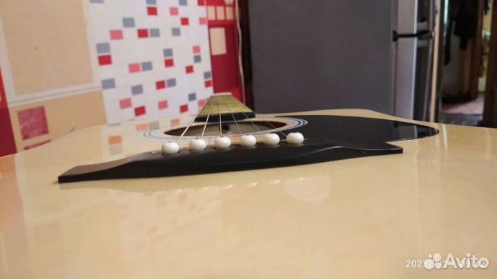 Полуакустическая гитара