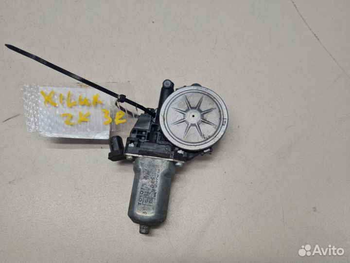 Моторчик стеклоподъёмника задний правый Toyota Hil