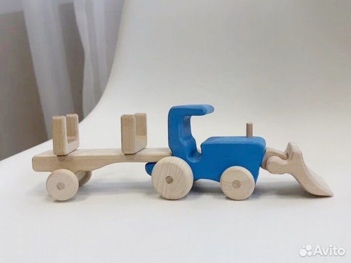 Трактор деревянный