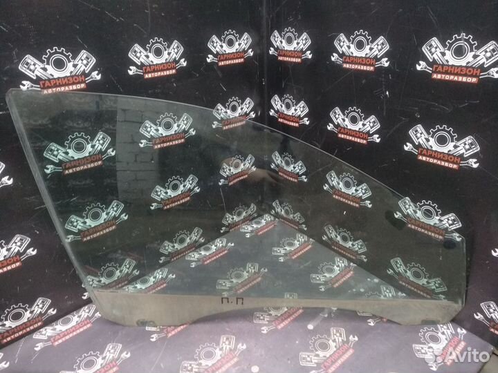 Стекло передней двери Jaguar X-Type