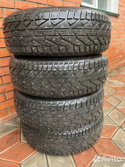 Tigar SUV Ice 215/55 R17