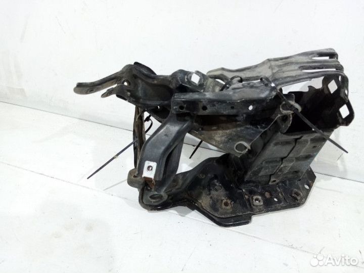 Кронштейн усилителя переднего бампера левый Merced