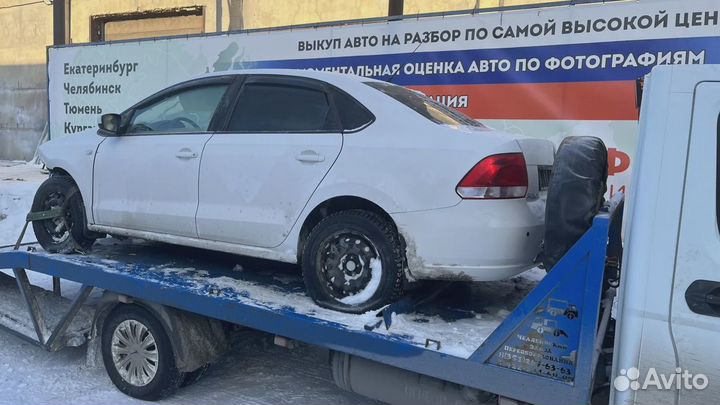 Заглушка двери передней правой Volkswagen Polo Sed