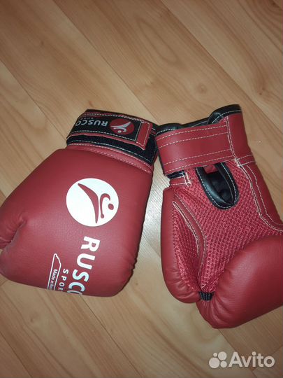 Боксерская груша и перчатки