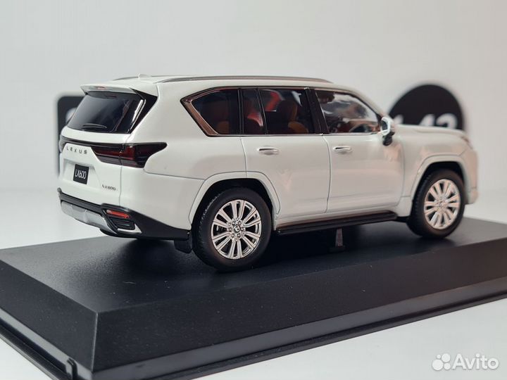 Модель Kyosho 1/43 Lexus LX600, Белый