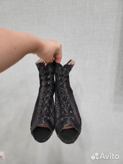 Туфли хилсы 39-40 размер на замке