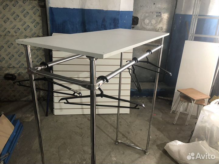 Стойка для одежды с полкой для бытовой утвари