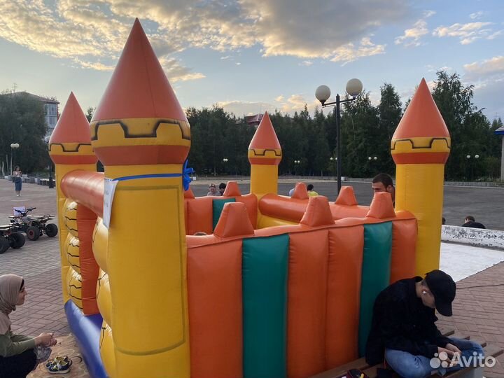 Надувной батут-манеж замок