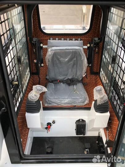 Мини-погрузчик Bull SL700, 2022