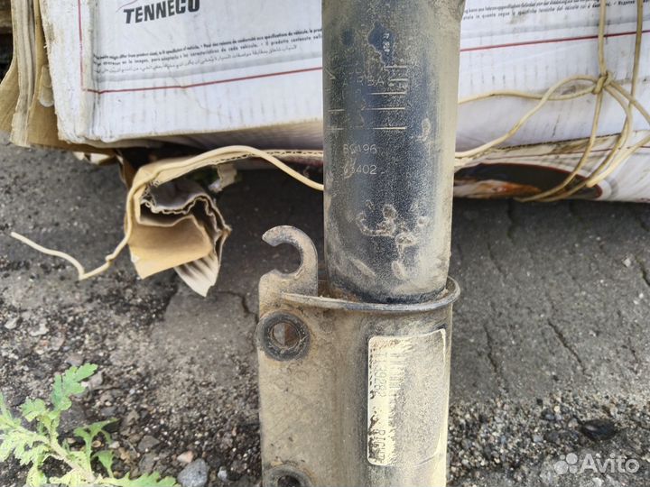 Стойки Volvo 960