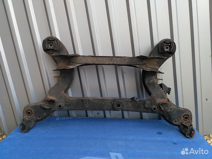 Подрамник задний балка задняя Mercedes W203 2000-2