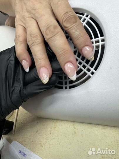 Модель на маникюр