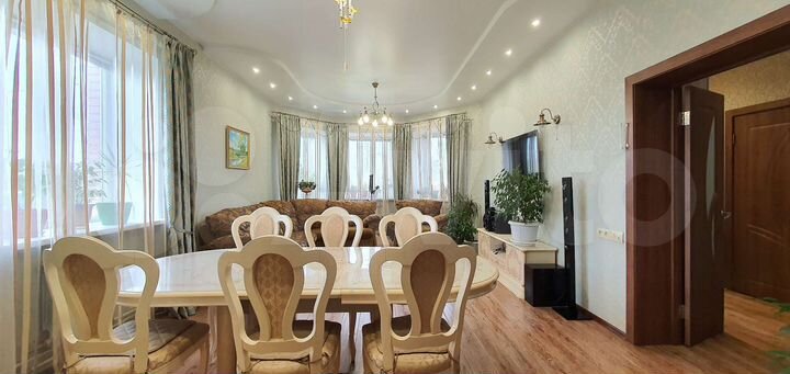 Дом 274 м² на участке 7,3 сот.