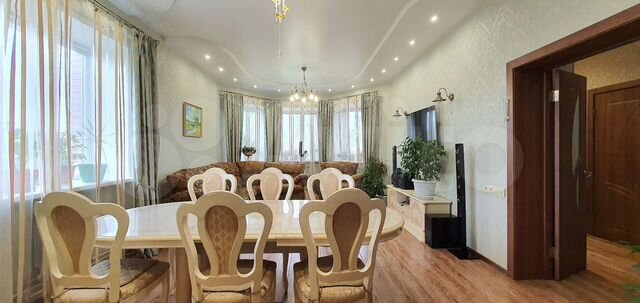 Дом 274 м² на участке 7,3 сот.