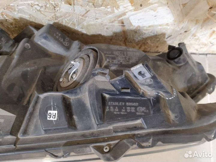 Фара правая Honda CR-V 2012-2018 33101-T1W-R01