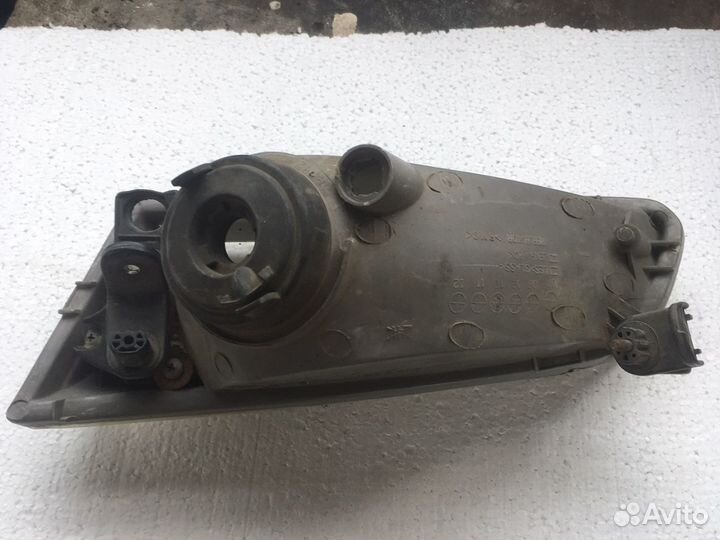 Toyota Camry XV20 фара правая