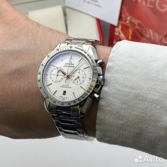 Часы кварцевые Omega