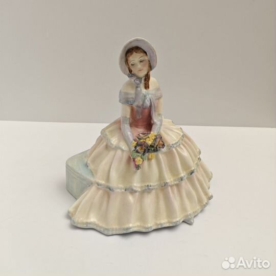 Статуэтка фарфоровая Daydreams от Royal Doulton